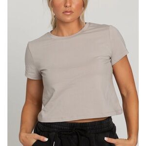 NWT gold hinge light grey Cropped classic short sleeved T-Shirt size L